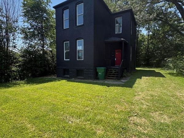3621 Saint Marys Lane , St Louis, MO 63121