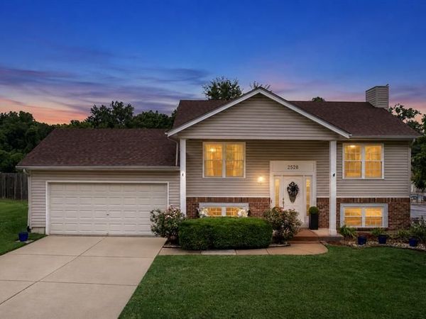 2528 Stillwater Drive, O'Fallon, MO 63368