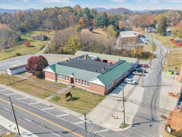 84 School DR , Troutville, VA 24175