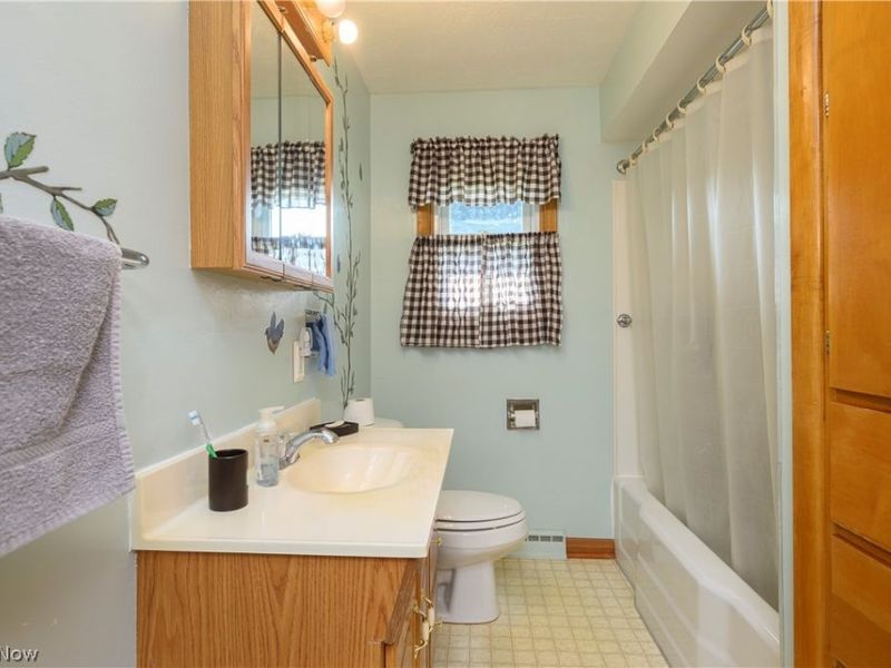 318 S Reeves Avenue , Dover, OH 44622 Photo 16