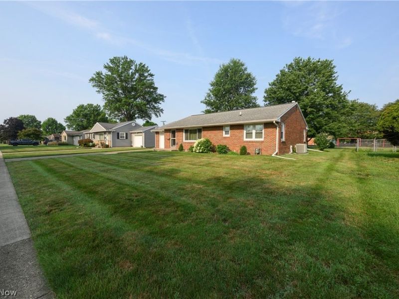318 S Reeves Avenue , Dover, OH 44622 Photo 3