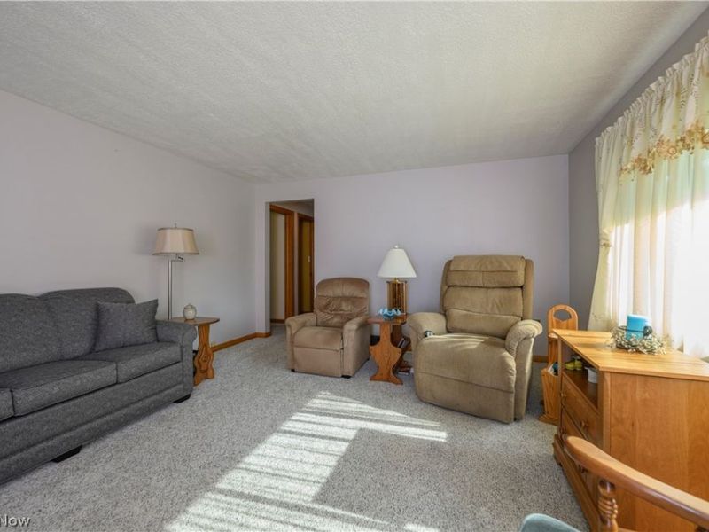 318 S Reeves Avenue , Dover, OH 44622 Photo 7