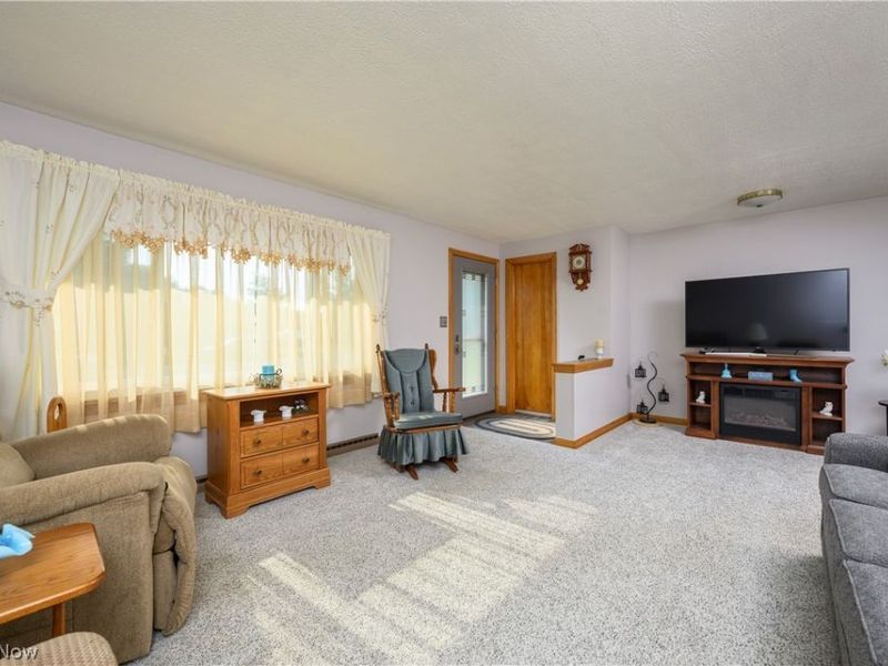 318 S Reeves Avenue , Dover, OH 44622 Photo 8