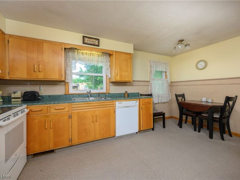 318 S Reeves Avenue , Dover, OH 44622 Photo 9