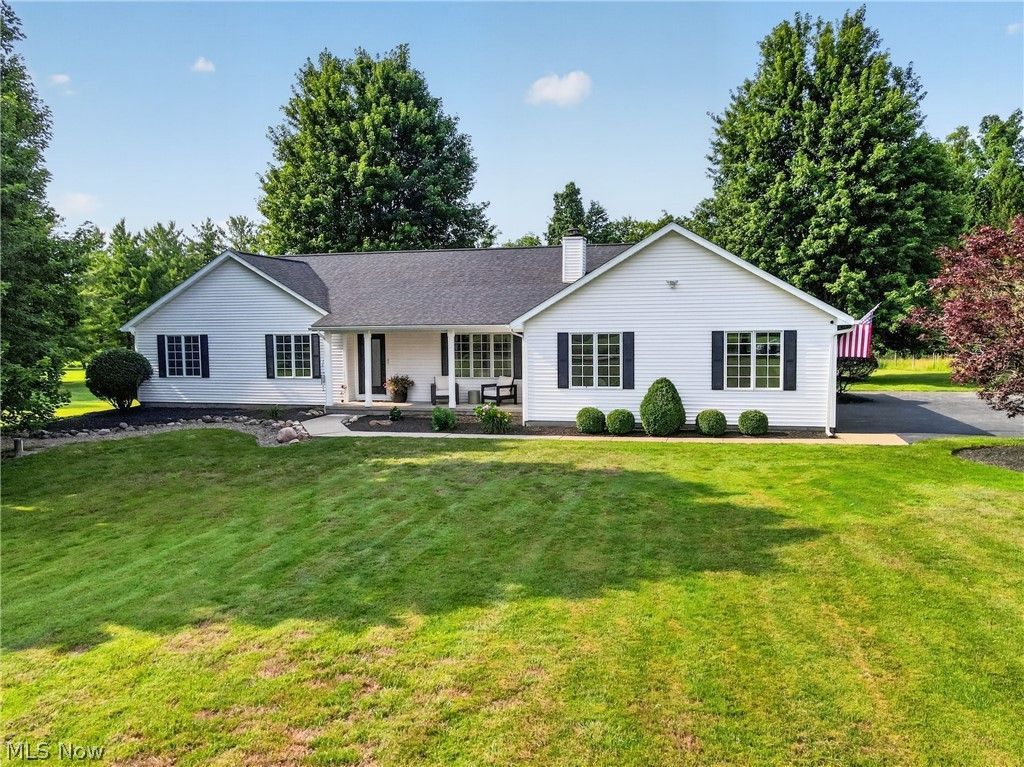 13821 Chardon Windsor Road, Chardon, OH 44024 Main Photo