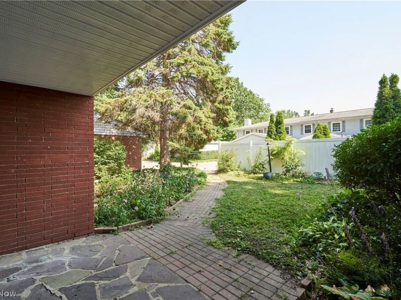2 Meadowlawn Drive , Unit 4, Mentor, OH 44060 Photo 5
