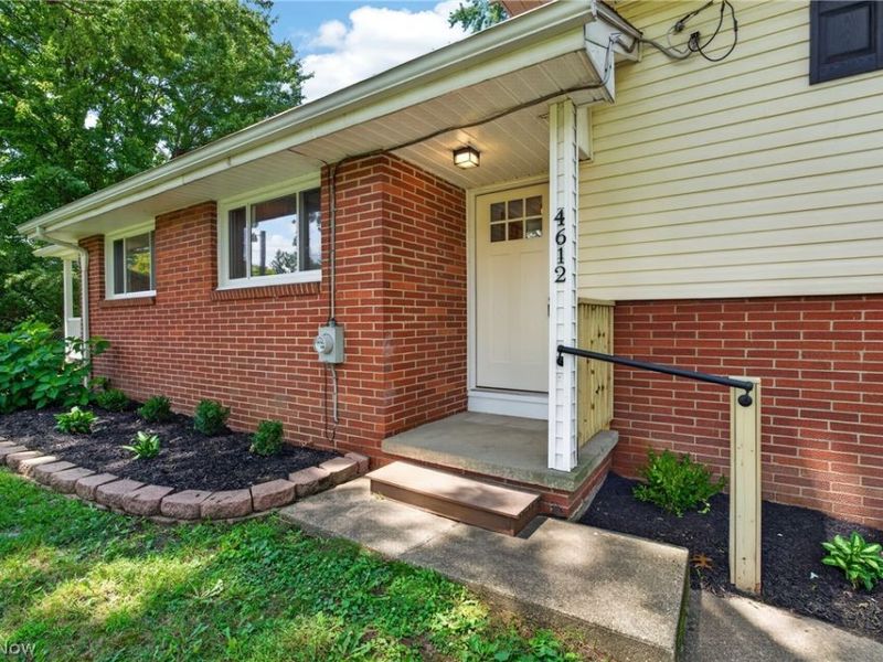 4612 Provens Drive, Akron, OH 44319 Photo 2