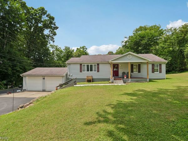 2572 S Hubbard Road, Lowellville, OH 44436