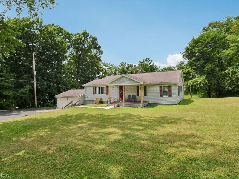 2572 S Hubbard Road, Lowellville, OH 44436 Photo 2