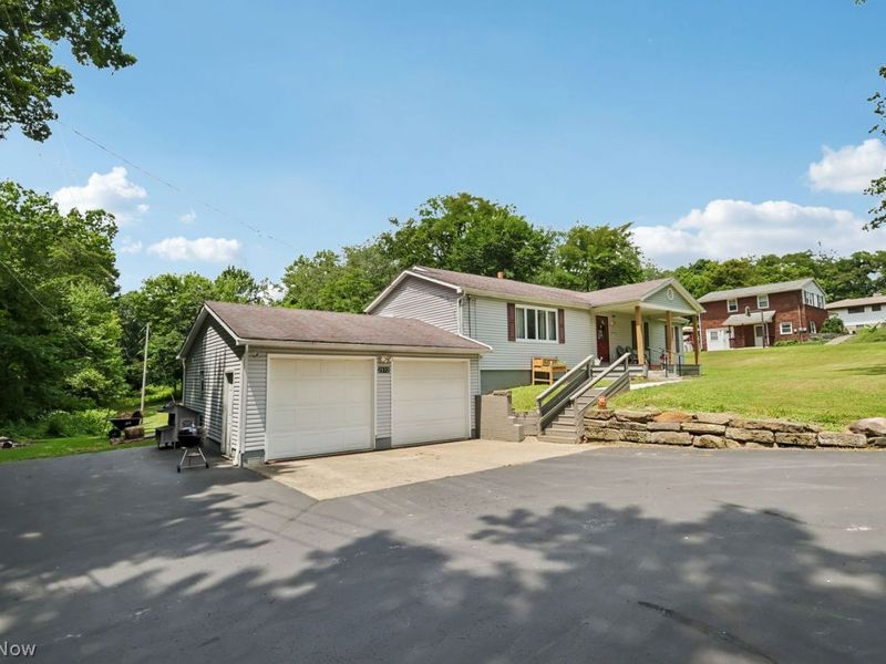 2572 S Hubbard Road, Lowellville, OH 44436 Photo 3