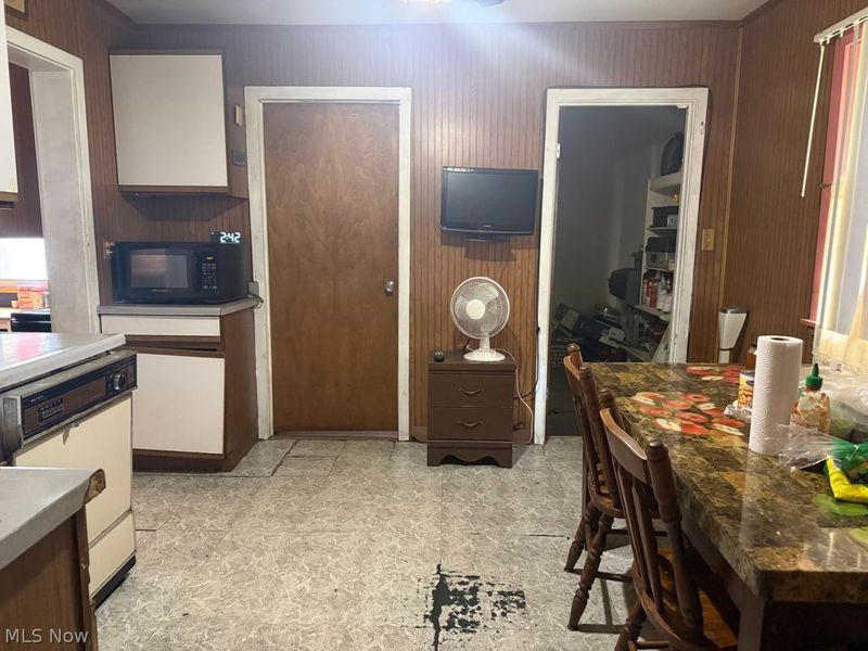 2713 Woodbridge Avenue, Cleveland, OH 44109 Photo 5