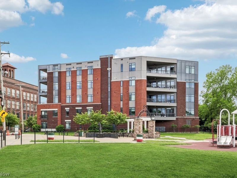 2044 Random Road, Unit 505, Cleveland, OH 44106 Photo 2