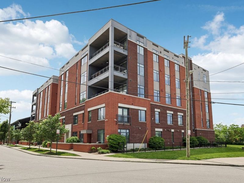2044 Random Road, Unit 505, Cleveland, OH 44106 Photo 3