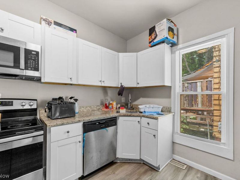 10906 Churchill Avenue, Cleveland, OH 44106 Photo 9