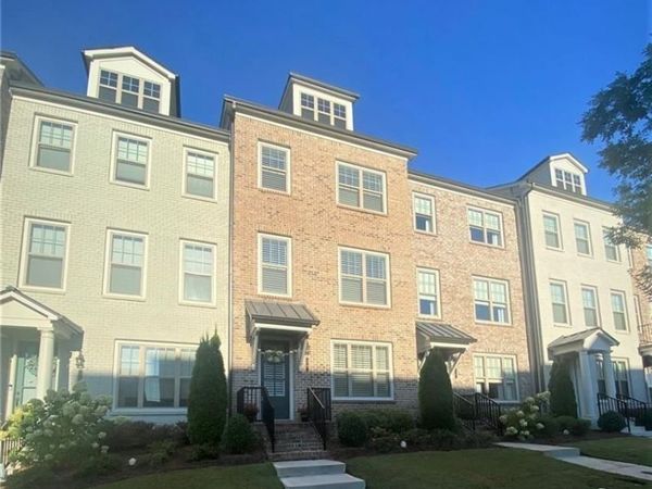 16 Lochurst Lane, Roswell, GA 30076