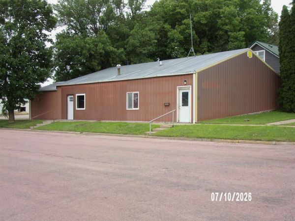 110 E 1ST ST, Alcester, SD 57001