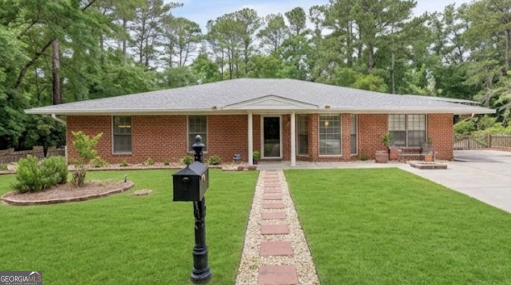 1001 Poppell Drive, Darien, GA 31305 Main Photo