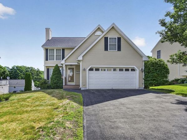 199 Heathrow, Manchester, NH 03104