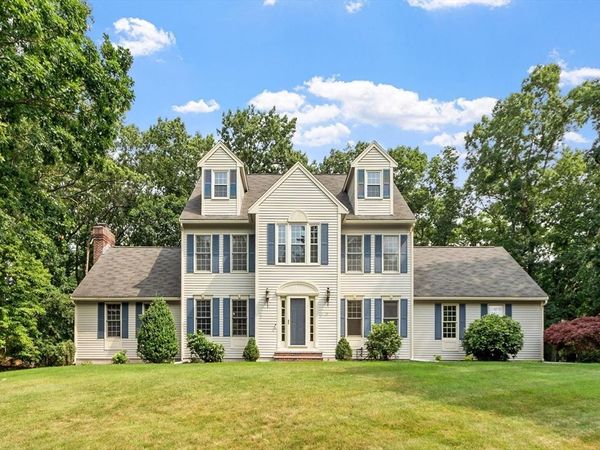 34 Arrowwood St, Methuen, MA 01844