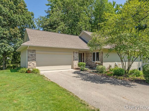 7036 Treetop Lane NE, Unit 24, Rockford, MI 49341