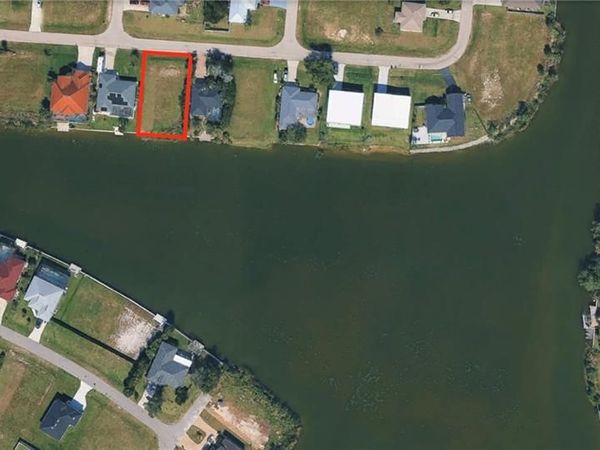 424 NE 9th ST , CAPE CORAL, FL 33909