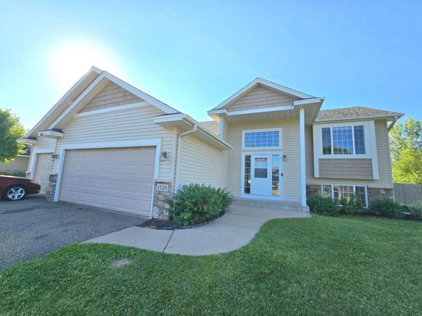 1125 Pioneer Trail SE, Cambridge, MN 55008