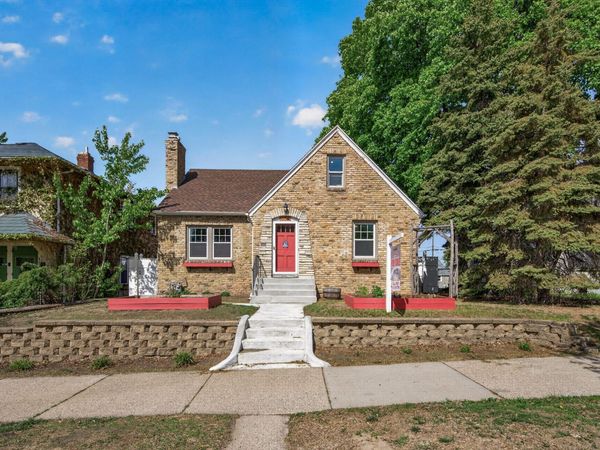 4048 17th Avenue S, Minneapolis, MN 55407
