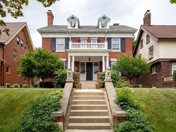 2667 N Summit AVENUE, Milwaukee, WI 53211