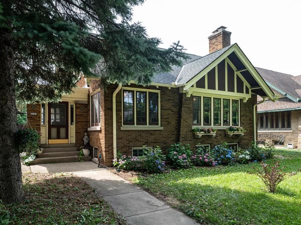 2543 N Grant BOULEVARD, Milwaukee, WI 53210
