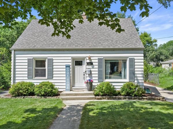 1128 Lindbergh AVENUE, Waukesha, WI 53188