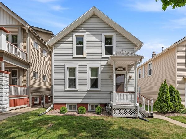 810 E Lincoln AVENUE, Unit 810A, Milwaukee, WI 53207