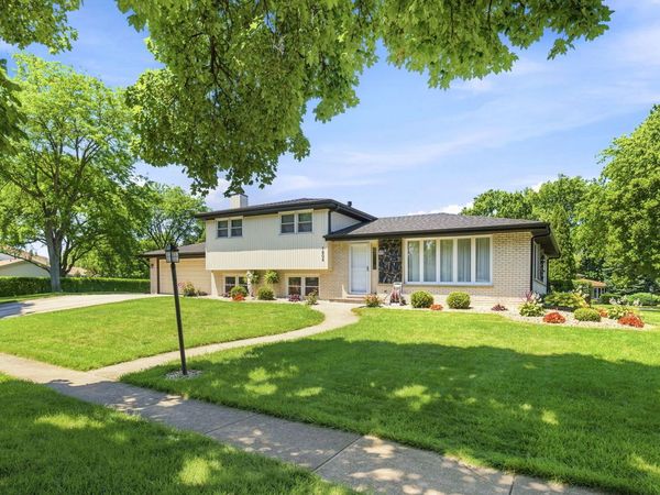 7804 Florence Avenue, Darien, IL 60561