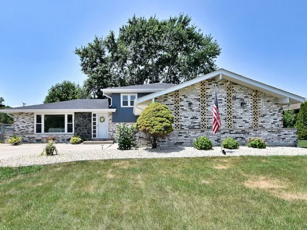 7014 Wilcox Avenue , Darien, IL 60561