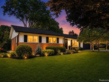 3161 Woodcrest Road, Rochester Hills, MI 48309