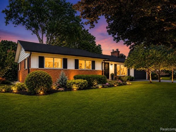 3161 Woodcrest Road, Rochester Hills, MI 48309