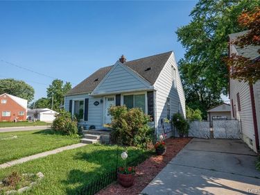 21501 Carlysle Street, Dearborn, Mi 48124