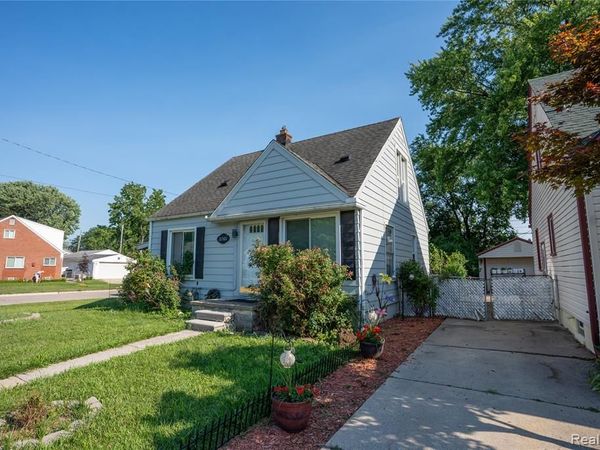 21501 Carlysle Street, Dearborn, MI 48124