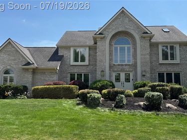 1919 Rolling Woods Drive, Troy, MI 48098