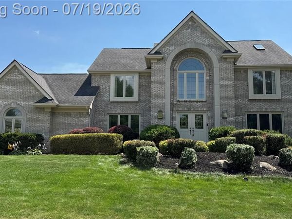 1919 Rolling Woods Drive, Troy, MI 48098
