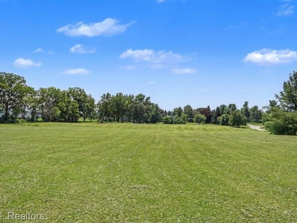 27000 Stancrest Drive, Lyon Twp, MI 48178