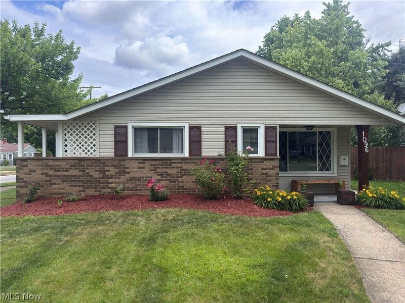 1096 Birch Lane , Cleveland, OH 44109 Photo 1