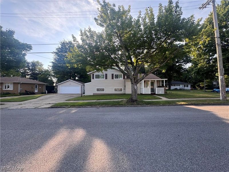 1096 Birch Lane , Cleveland, OH 44109 Photo 2