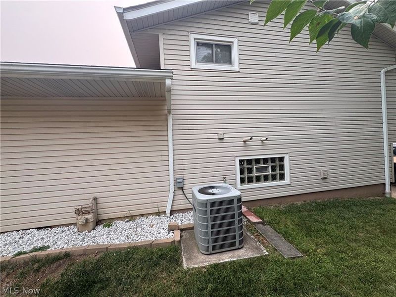 1096 Birch Lane, Cleveland, OH 44109 Photo 33