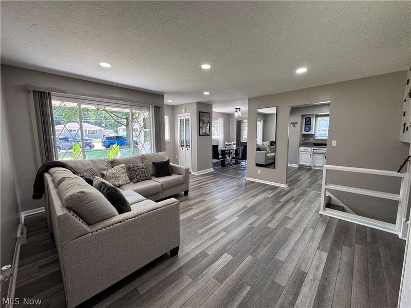 1096 Birch Lane, Cleveland, OH 44109 Photo 8