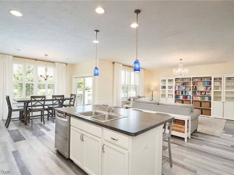 180 Nottingham Way, Wadsworth, OH 44281 Photo 6