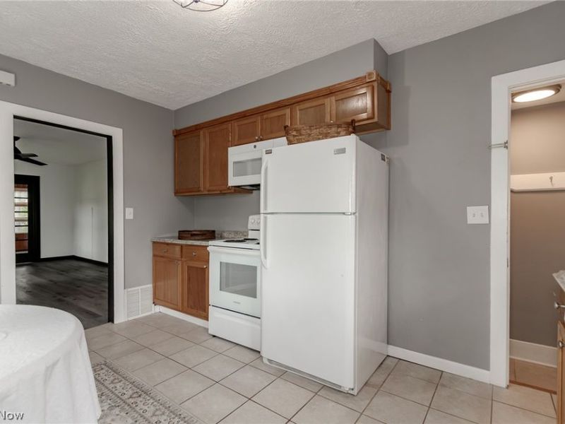 7987 Euclid Chardon Road, Kirtland, OH 44094 Photo 11