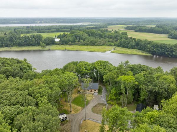 886 Middle Road , Dresden, ME 04342