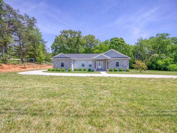 1014 Valley Home Road , Dandridge, TN 37725