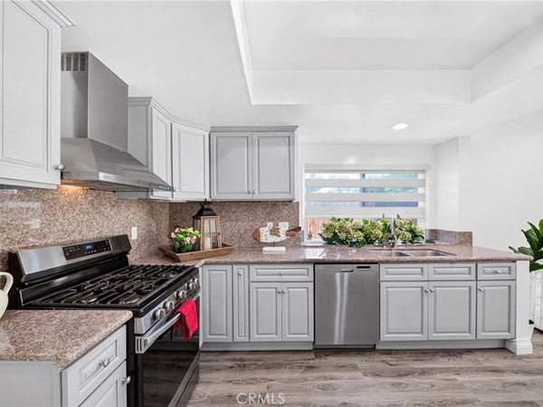 404 Continental Ct, Newbury Park, CA 91320