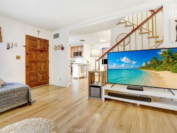 7301 Lennox Avenue, Unit D13, Van Nuys, CA 91405